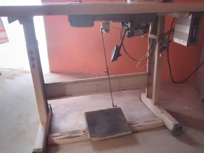 MAQI machine brand saf sutri condition hai abhi bhi use me hai