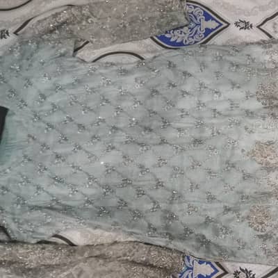 it's an 3 pice in very reasonable price size medium to large