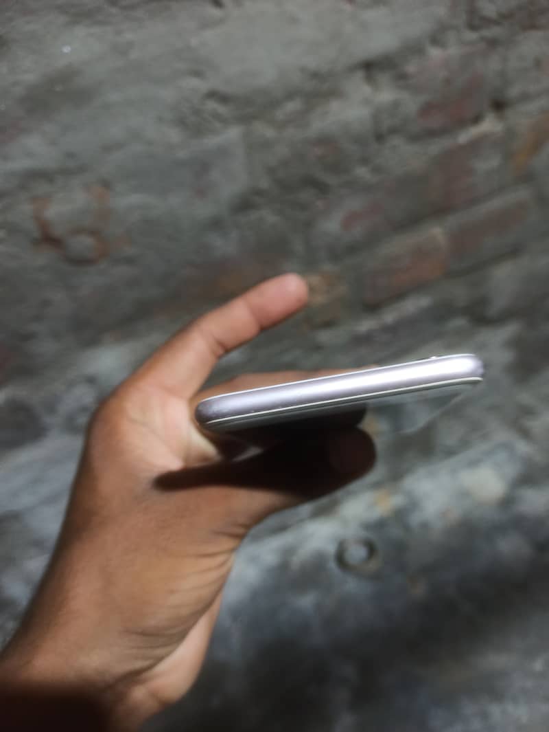 Apple iPhone 6S Plus 2