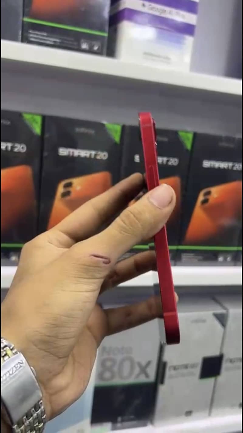 Apple iPhone 13 2