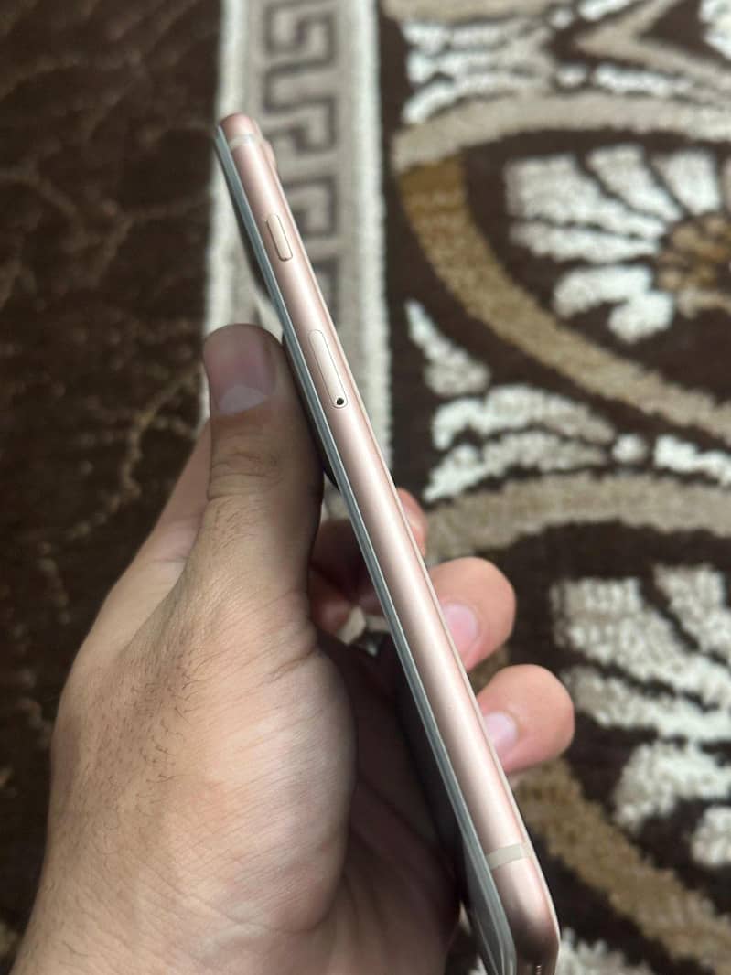 Apple iPhone 8 Plus 1