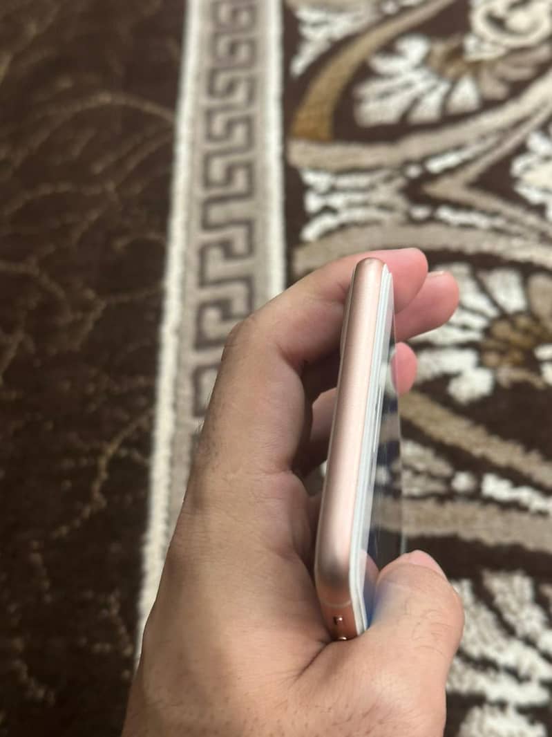 Apple iPhone 8 Plus 3
