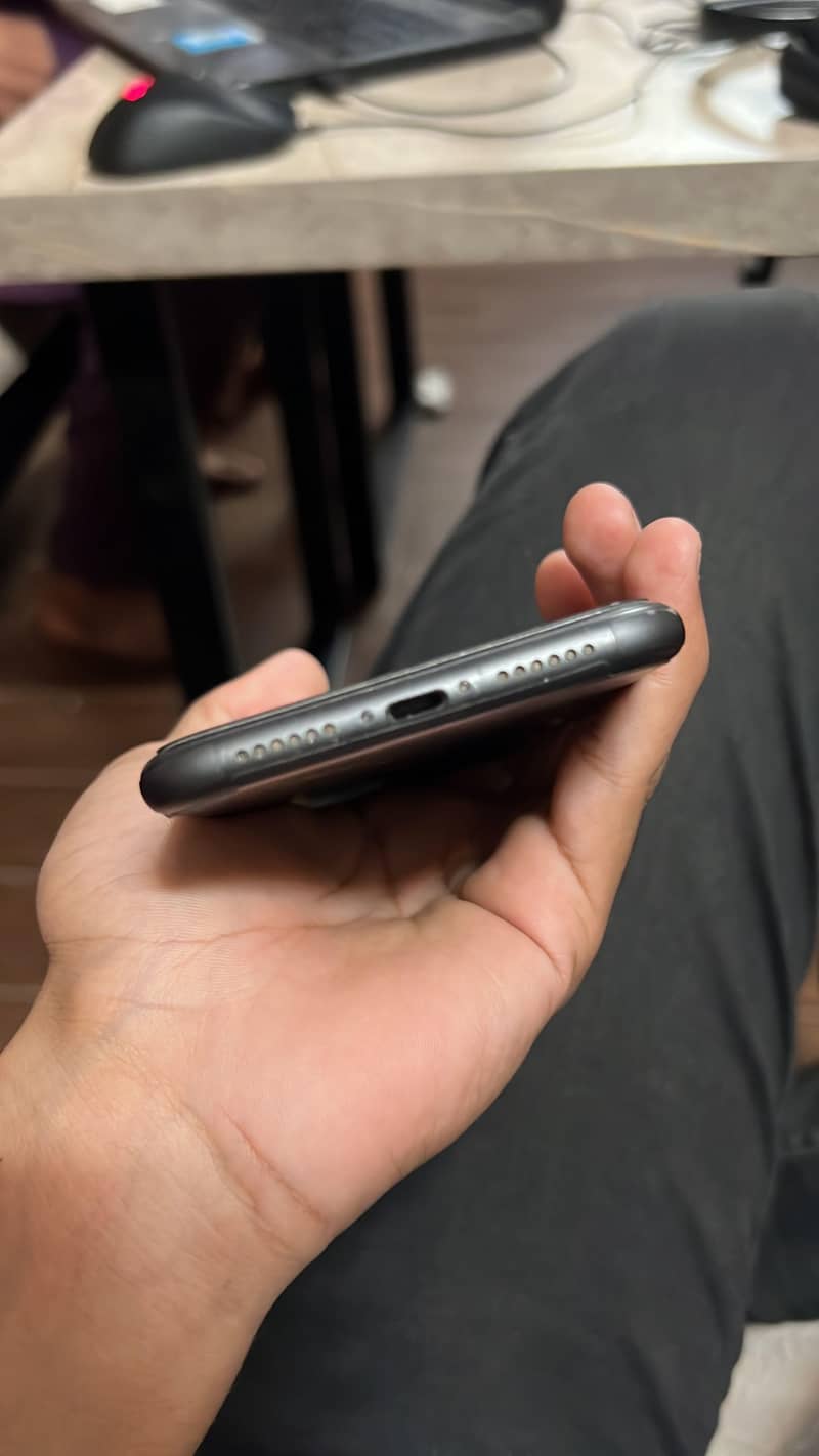 Apple iPhone 11 3