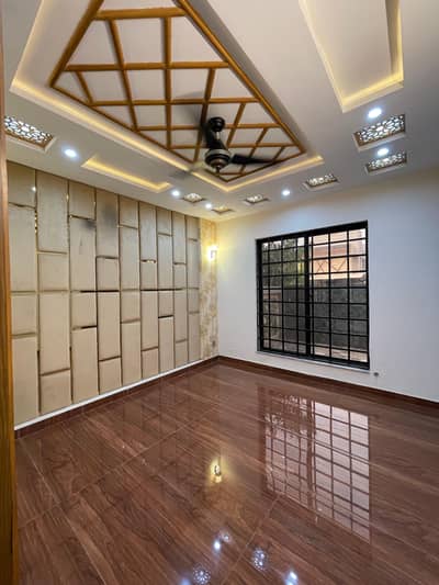 10 Marla House For Rent In Central Park Housing Scheme Lahore
