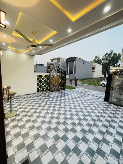 10 MARLA FULL HOUSE AVAILABLE FOR RENT IN CENTRAL PARK HOUSING SCHEME LAHORE