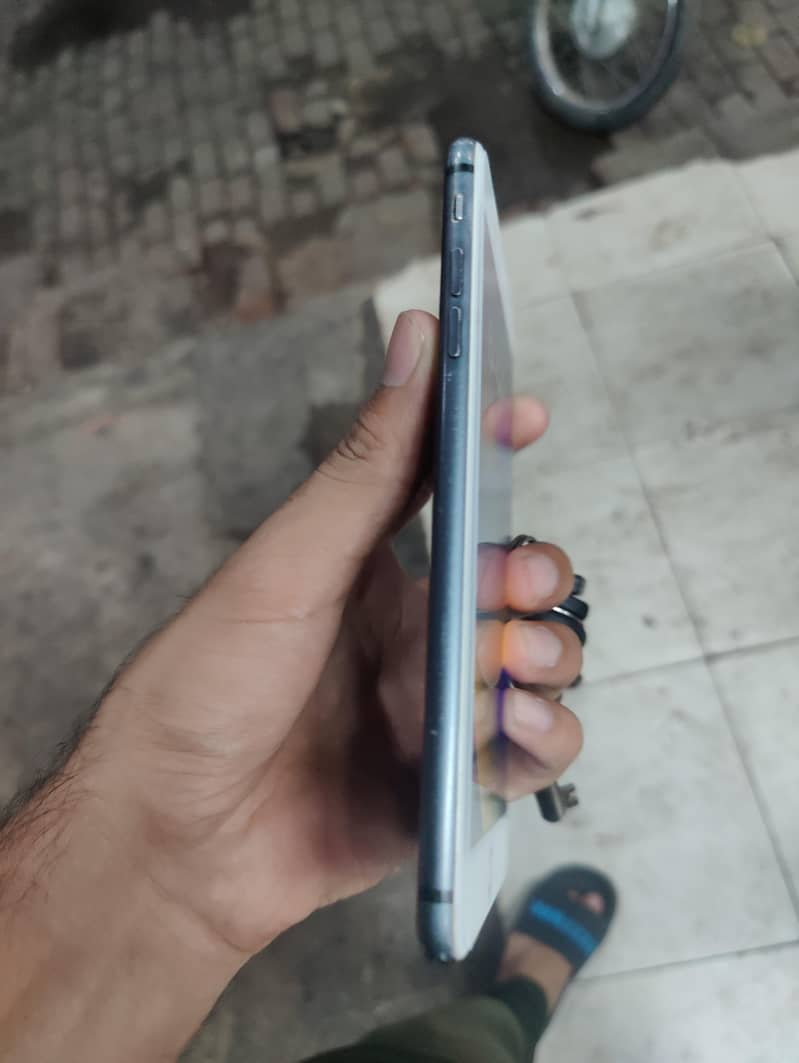 Apple iPhone 8 Plus 1