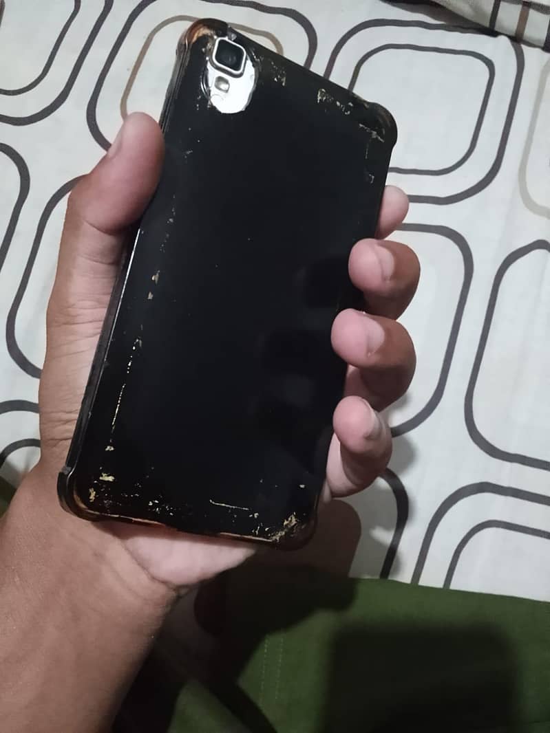 QMobile E1 2