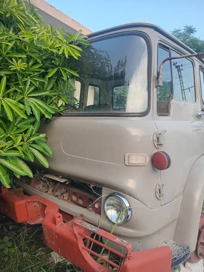 HATHI BEDFORD FOR SALE, NEW CONDITION ORIGINAL UK CABIN