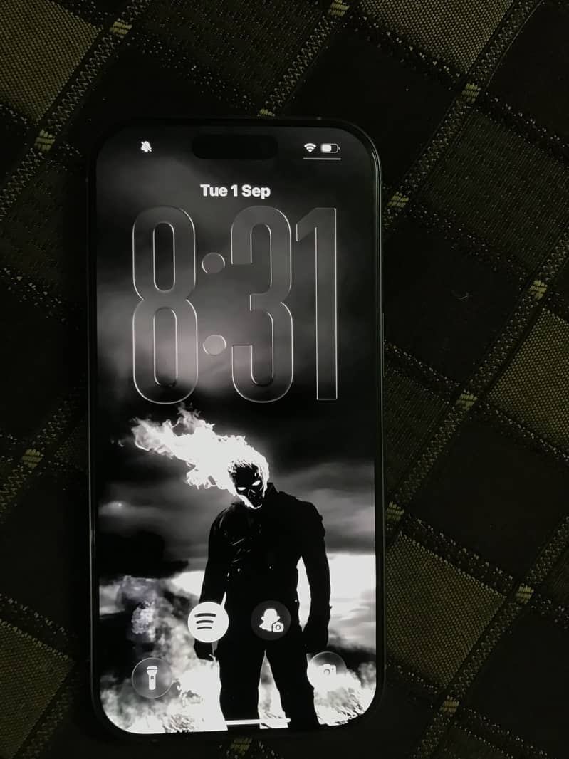 Apple iPhone 16 Pro 1