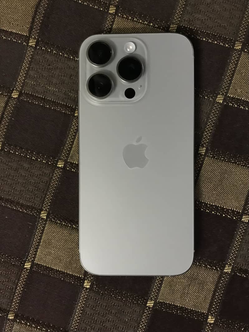 Apple iPhone 16 Pro 3