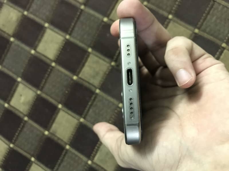 Apple iPhone 16 Pro 6