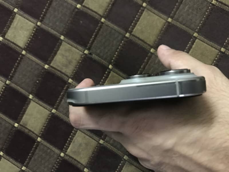 Apple iPhone 16 Pro 7