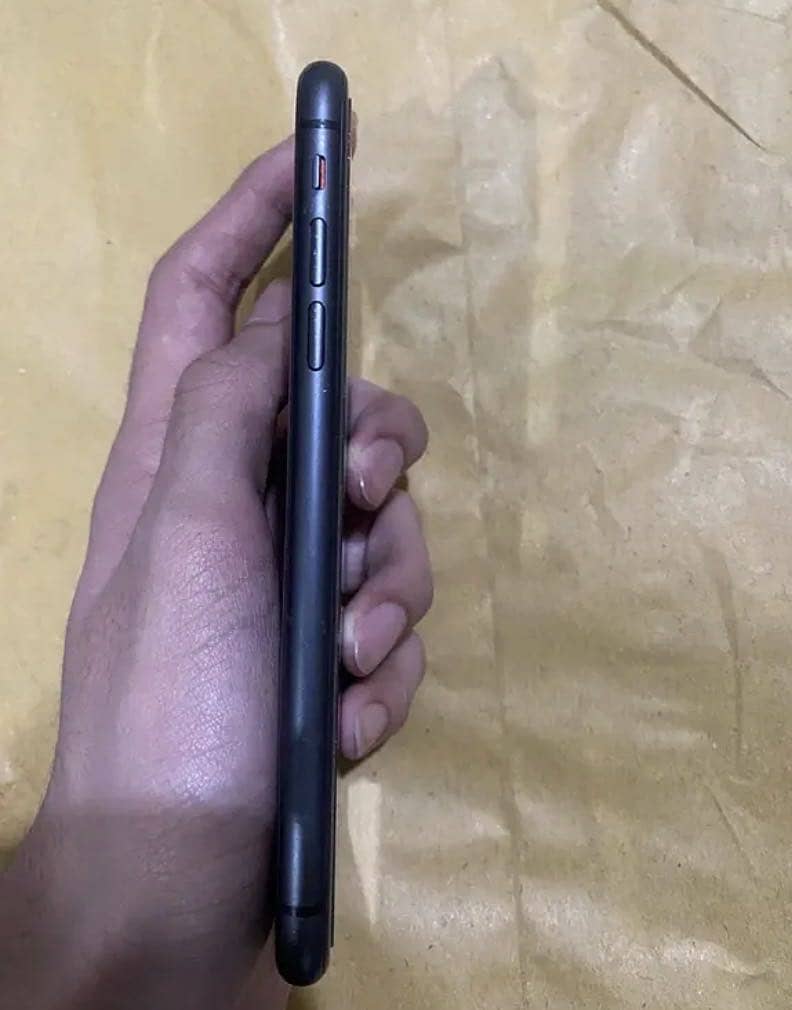 Apple iPhone 11 3
