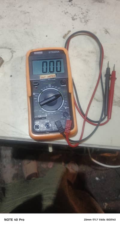 voltmeter compare metre