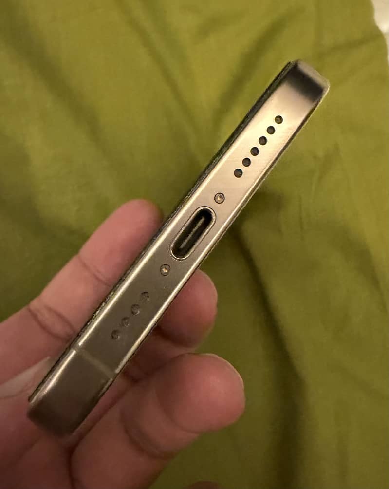 Iphone 16 Pro Max JV 3