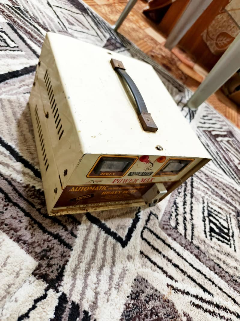 Stabilizer 3000 Watts 1