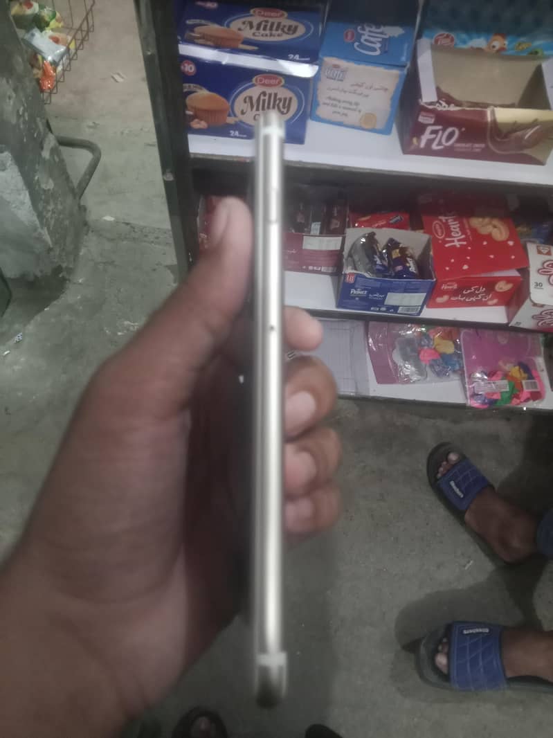 Apple iPhone 6S Plus 2