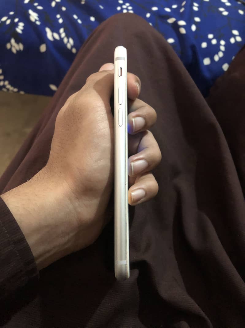 Apple iPhone 8 4