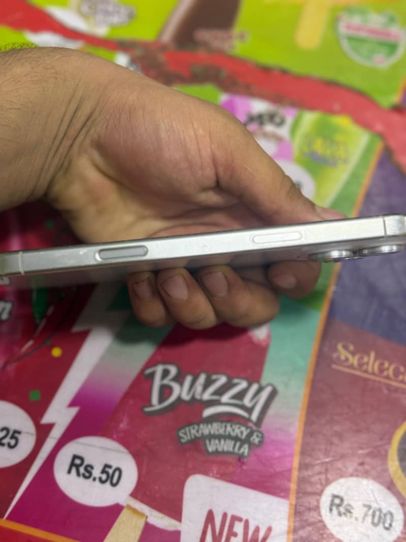 Apple iPhone 16 Pro Max 1