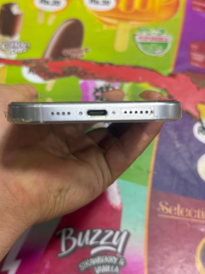 Apple iPhone 16 Pro Max 3