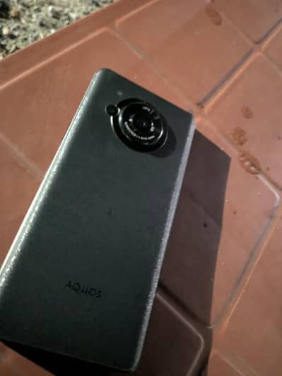 AQUOS R7