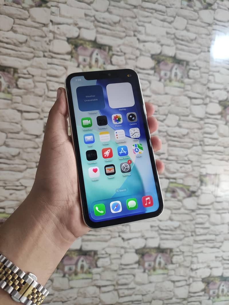 Apple iPhone 11 4
