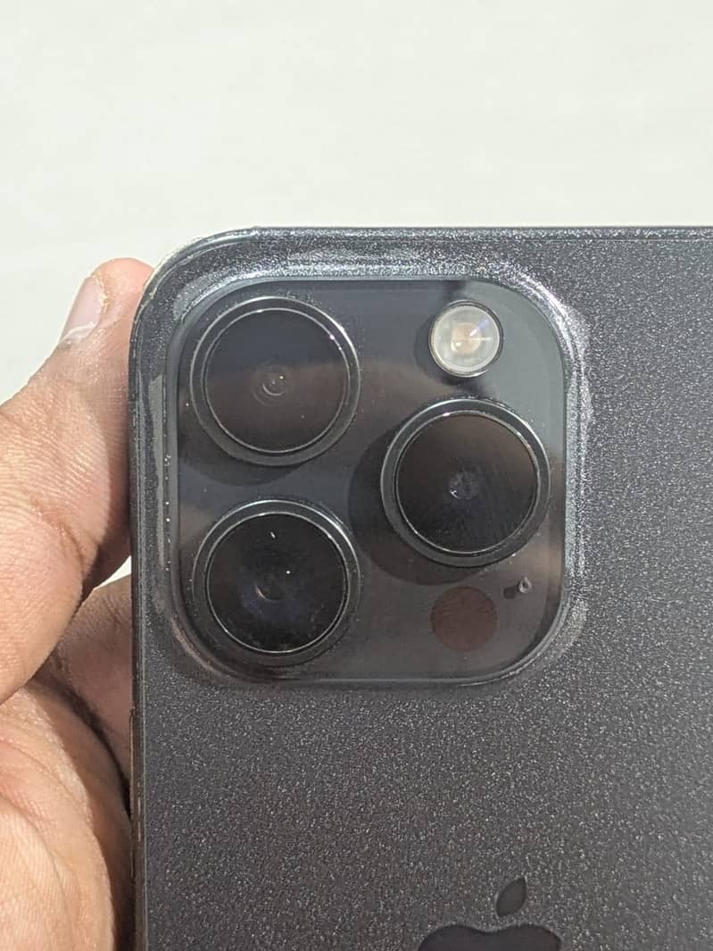 Apple iPhone 15 Pro 3