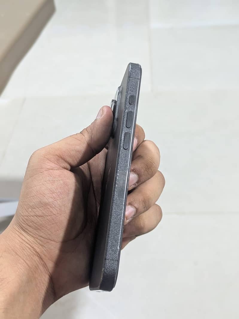 Apple iPhone 15 Pro 1