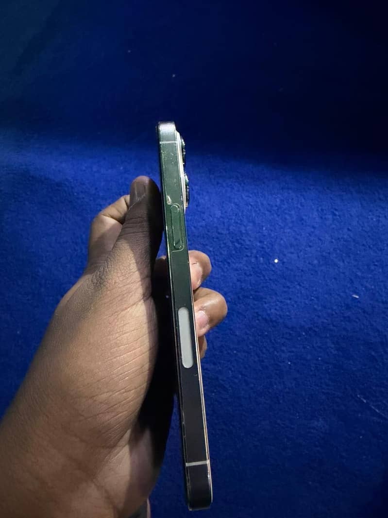 Apple iPhone 13 Pro 3
