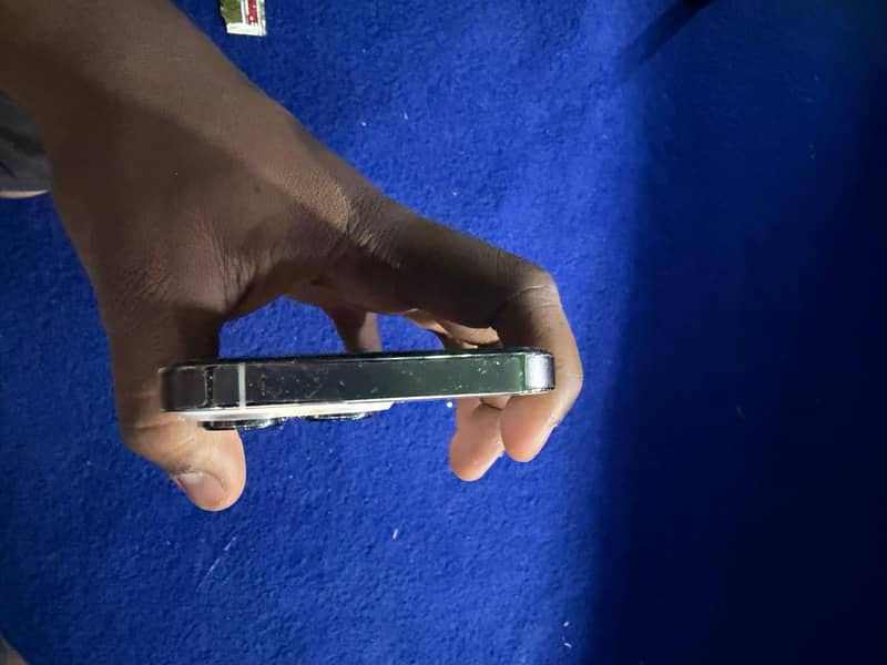 Apple iPhone 13 Pro 4