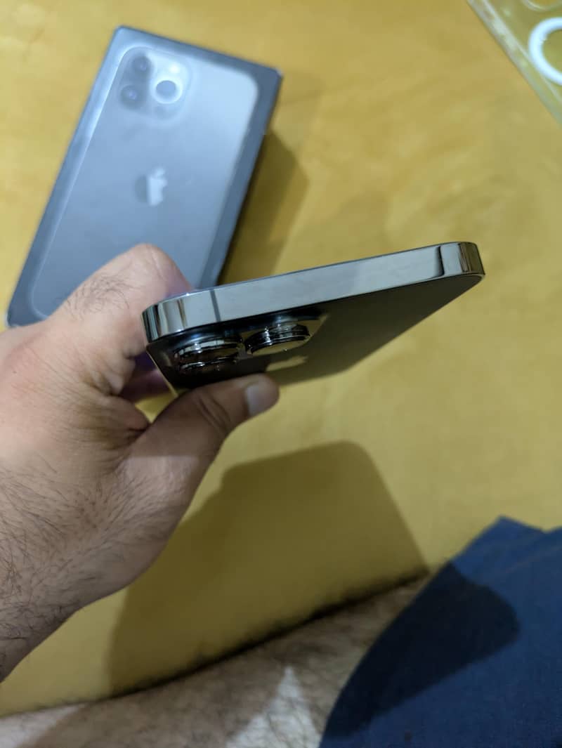Apple iPhone 13 Pro Max 2