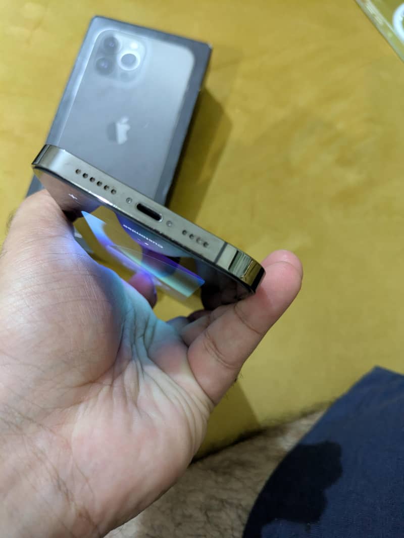 Apple iPhone 13 Pro Max 4
