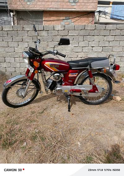 Yamaha bike for sale condition 10/10. . 95model. . price 2lakh