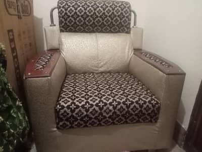 we have 6 seater sofa set