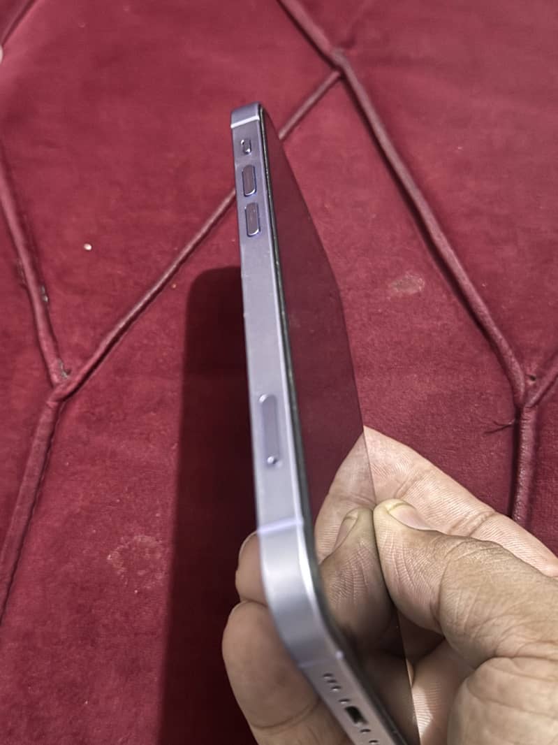 Apple iPhone 12 4