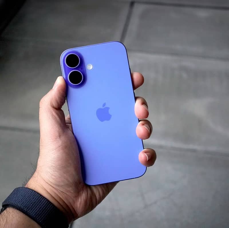 Apple iPhone 16 0