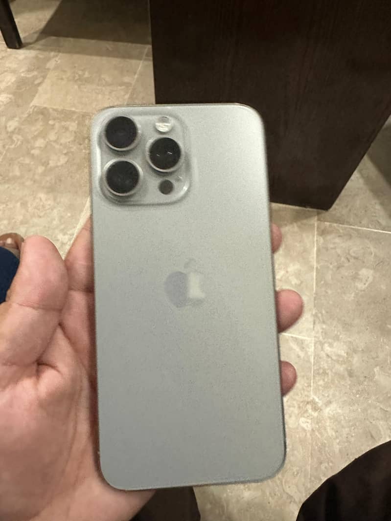Apple iPhone 15 Pro Max 0