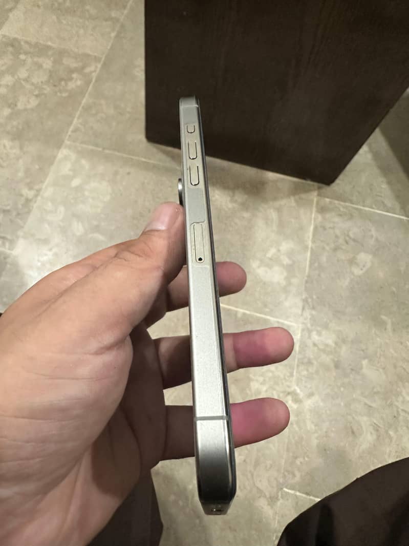 Apple iPhone 15 Pro Max 2