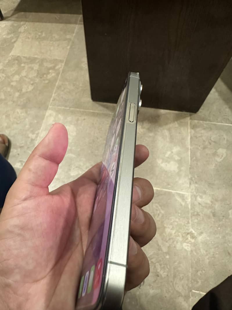 Apple iPhone 15 Pro Max 3