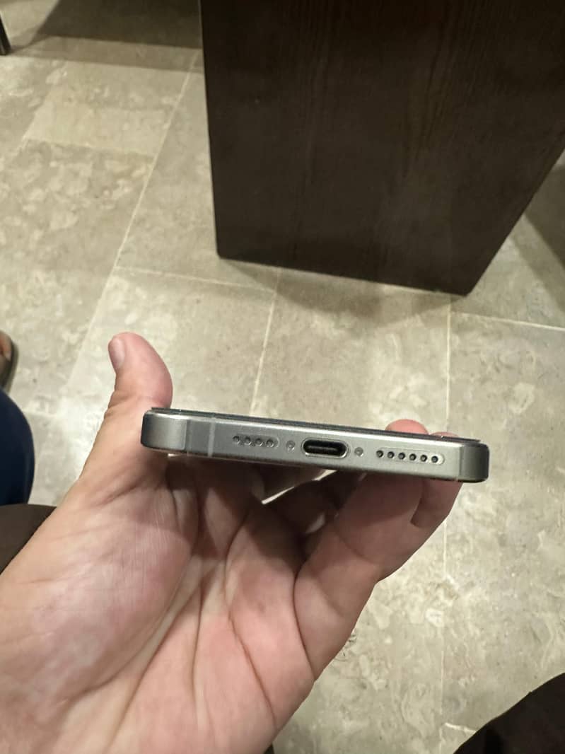 Apple iPhone 15 Pro Max 4