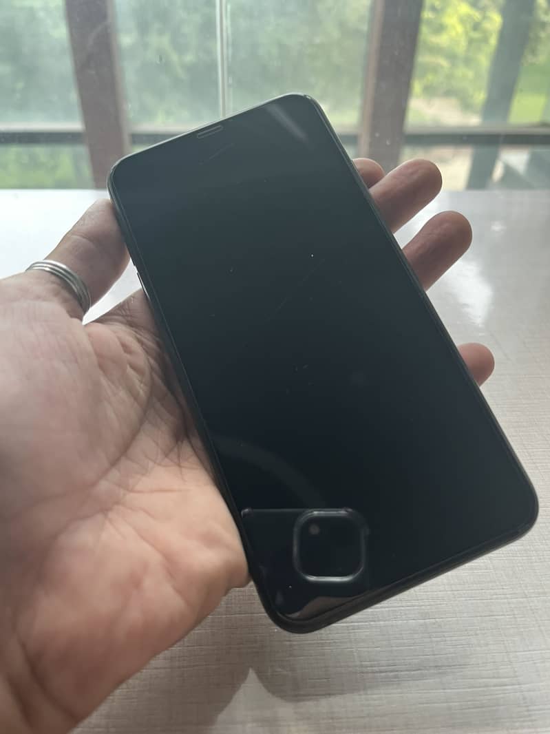 Apple iPhone XS Max 1