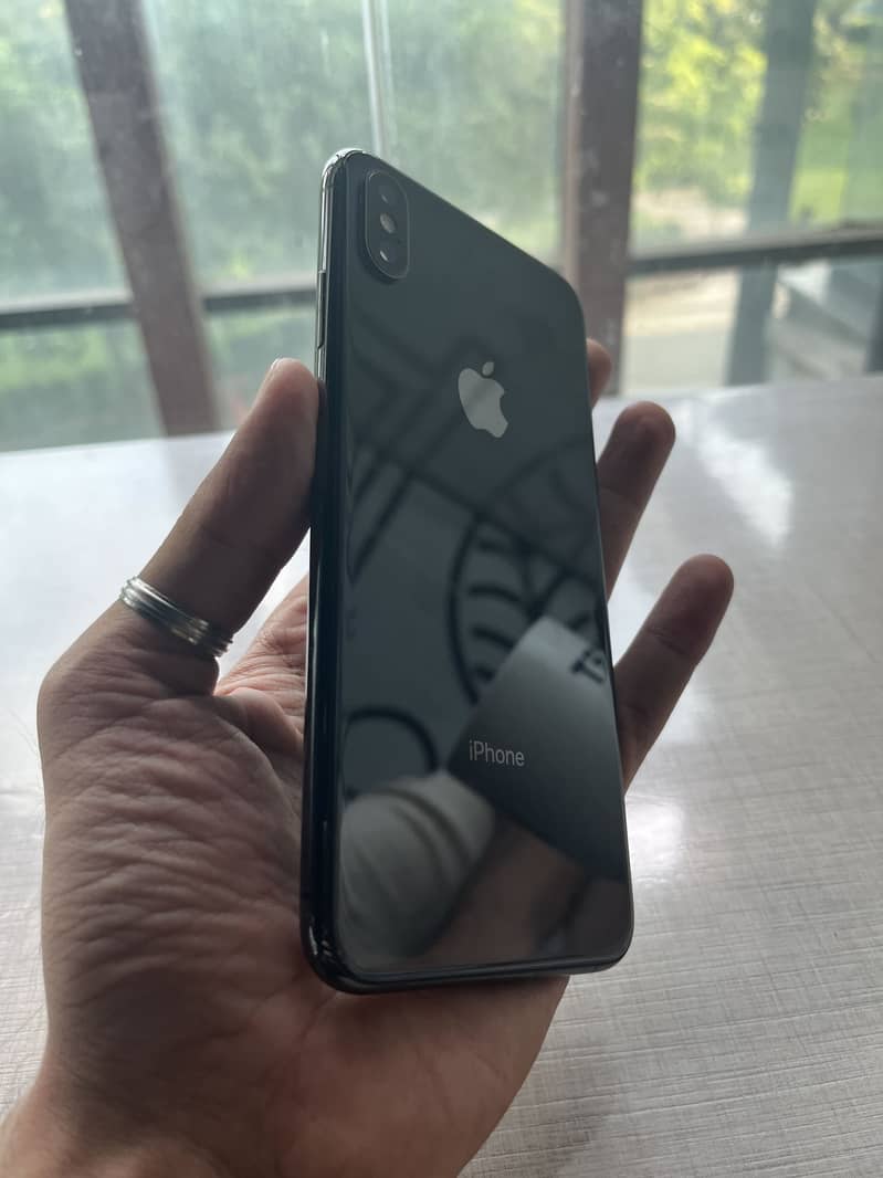 Apple iPhone XS Max 2