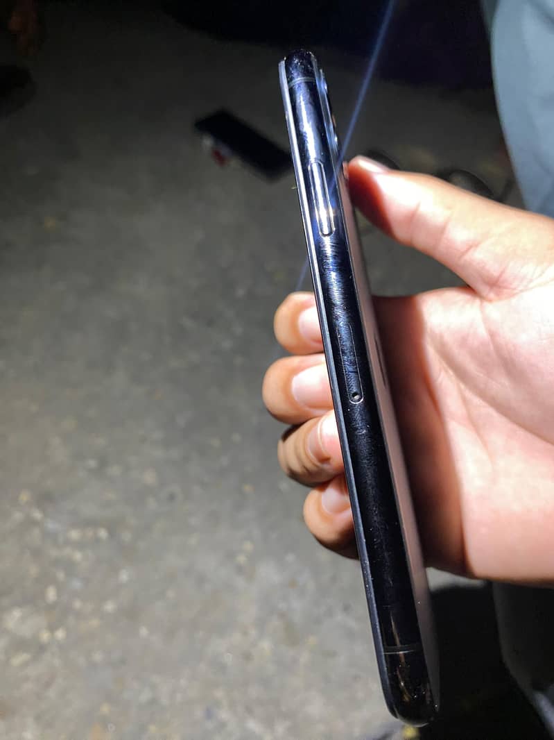 Apple iPhone 11 Pro 1