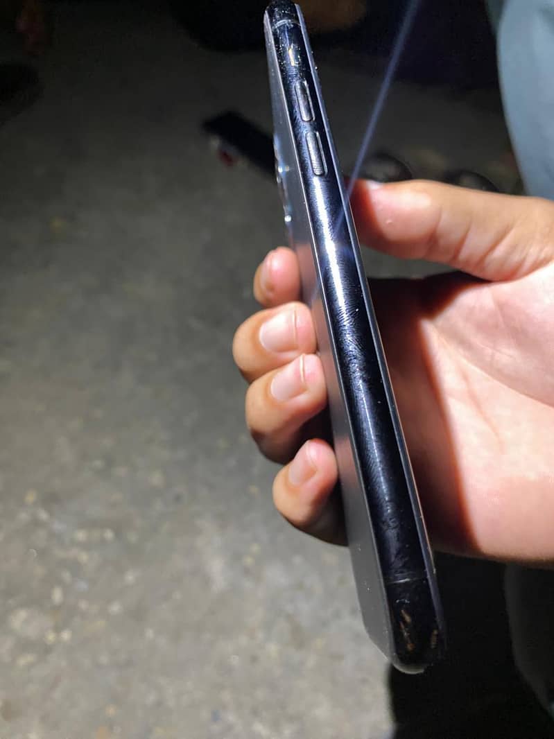 Apple iPhone 11 Pro 3
