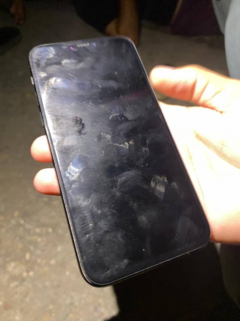 Apple iPhone 11 Pro 4