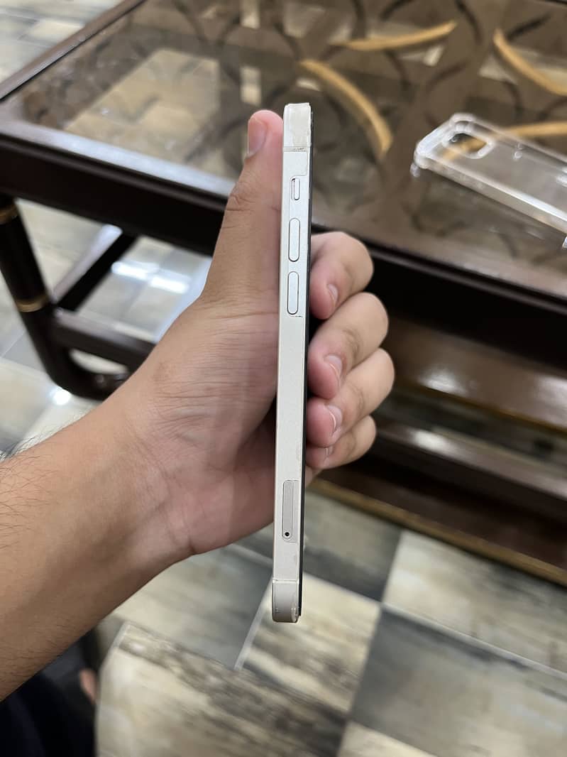 Apple iPhone 12 4