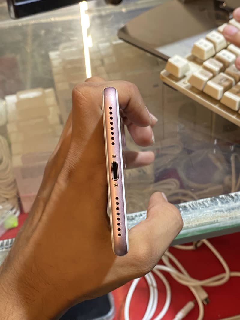 Apple iPhone 7 Plus 5