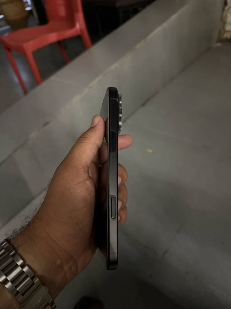 Iphone 16 pro max 5