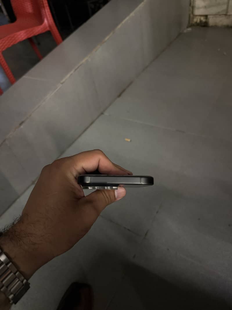 Iphone 16 pro max 6