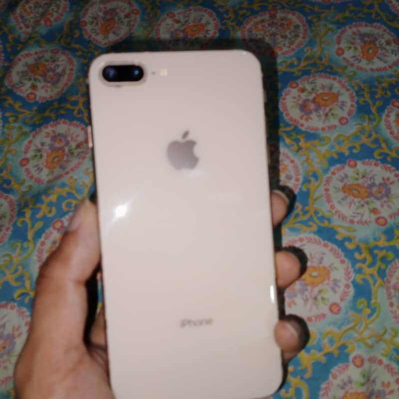 Apple iPhone 8 Plus 1